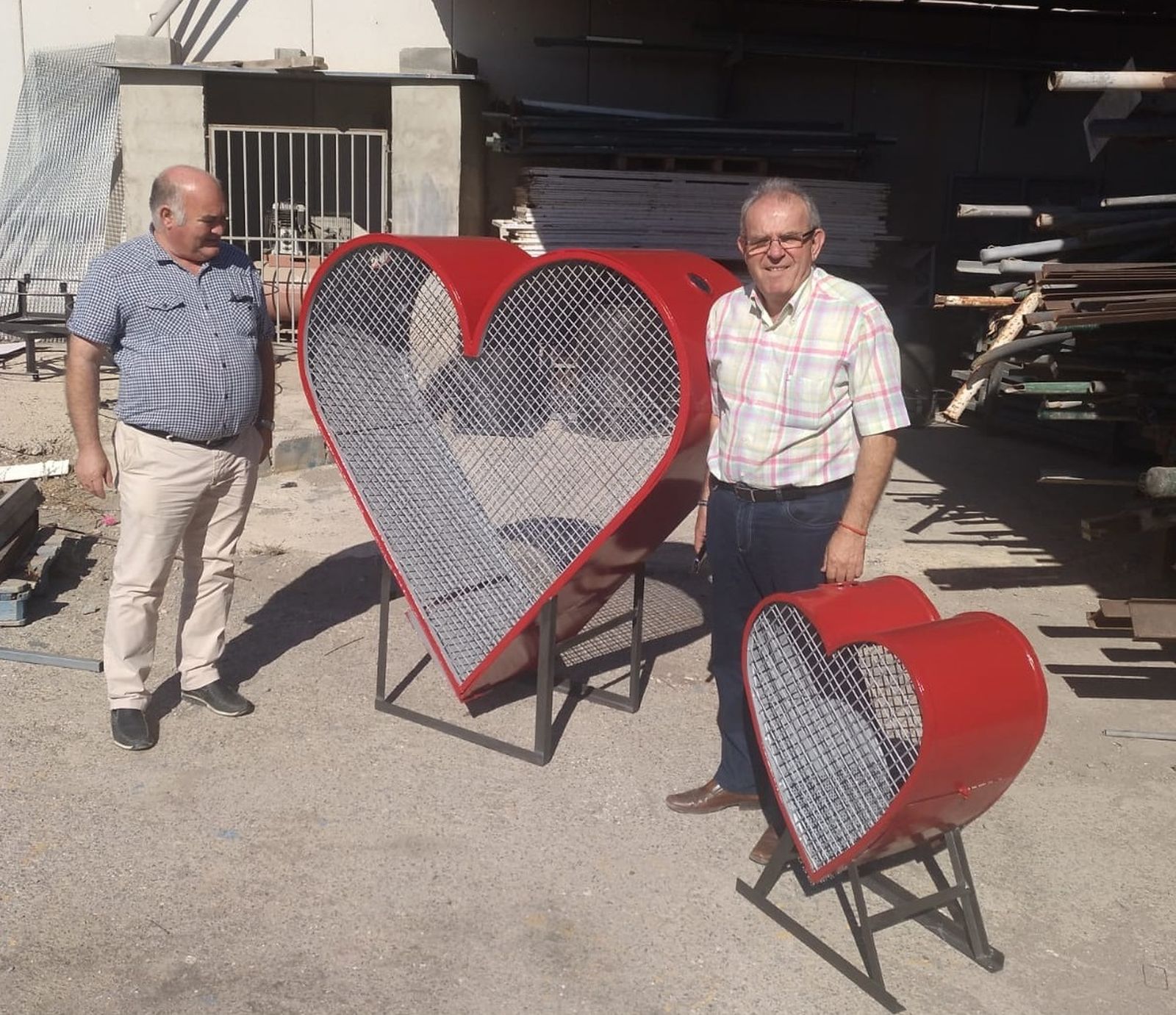 Contenedores con forma de corazón para ‘seducir’ a los vecinos para que donen tapones