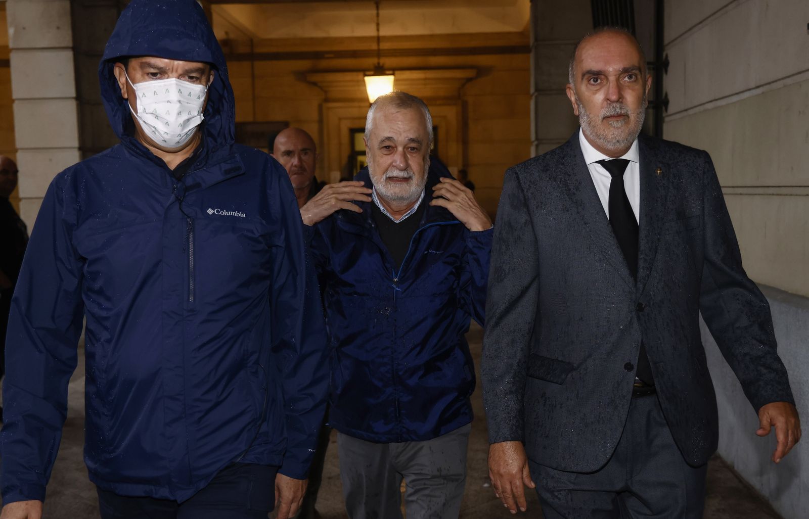 El ex presidente de la Junta José Antonio Griñán en la Audiencia de Sevilla para recibir la notificación de su condena.