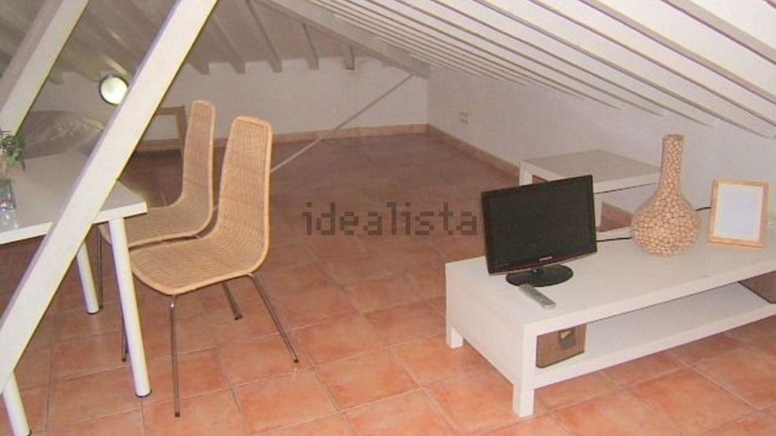 Interior de la buhardilla en alquiler.