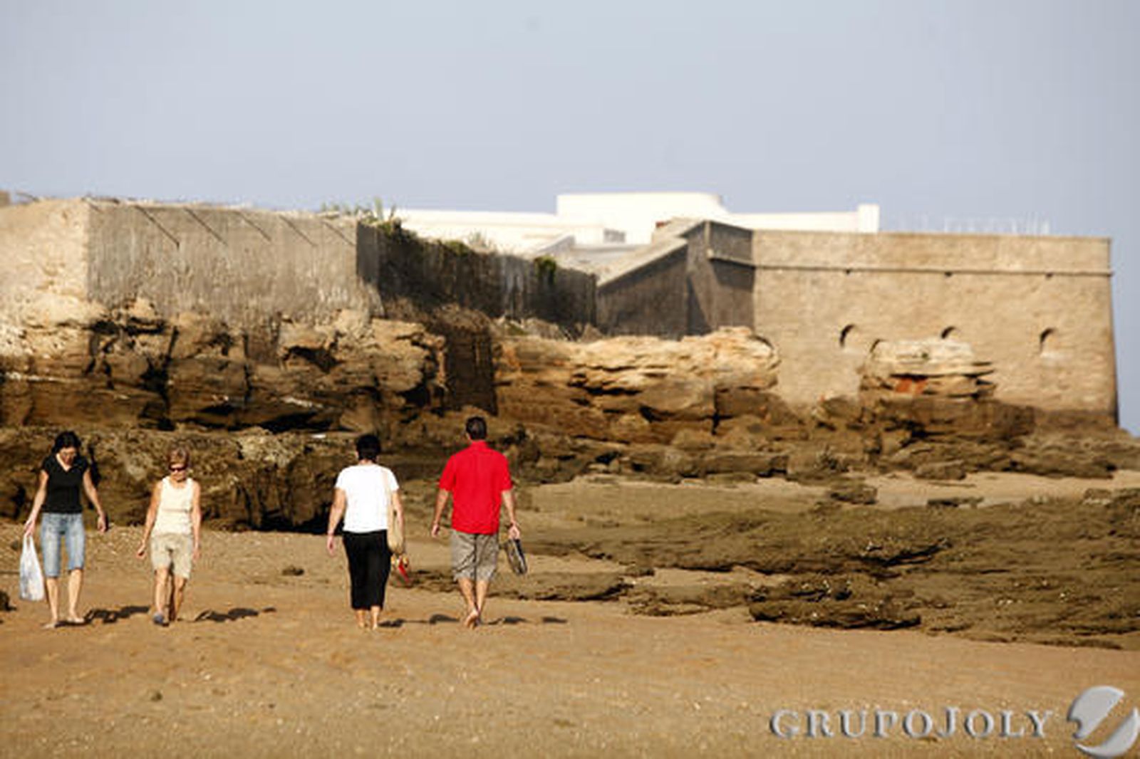 Imágenes del momento de una espectacular bajamar en las playas de Cádiz.

Foto: Jesus Marin