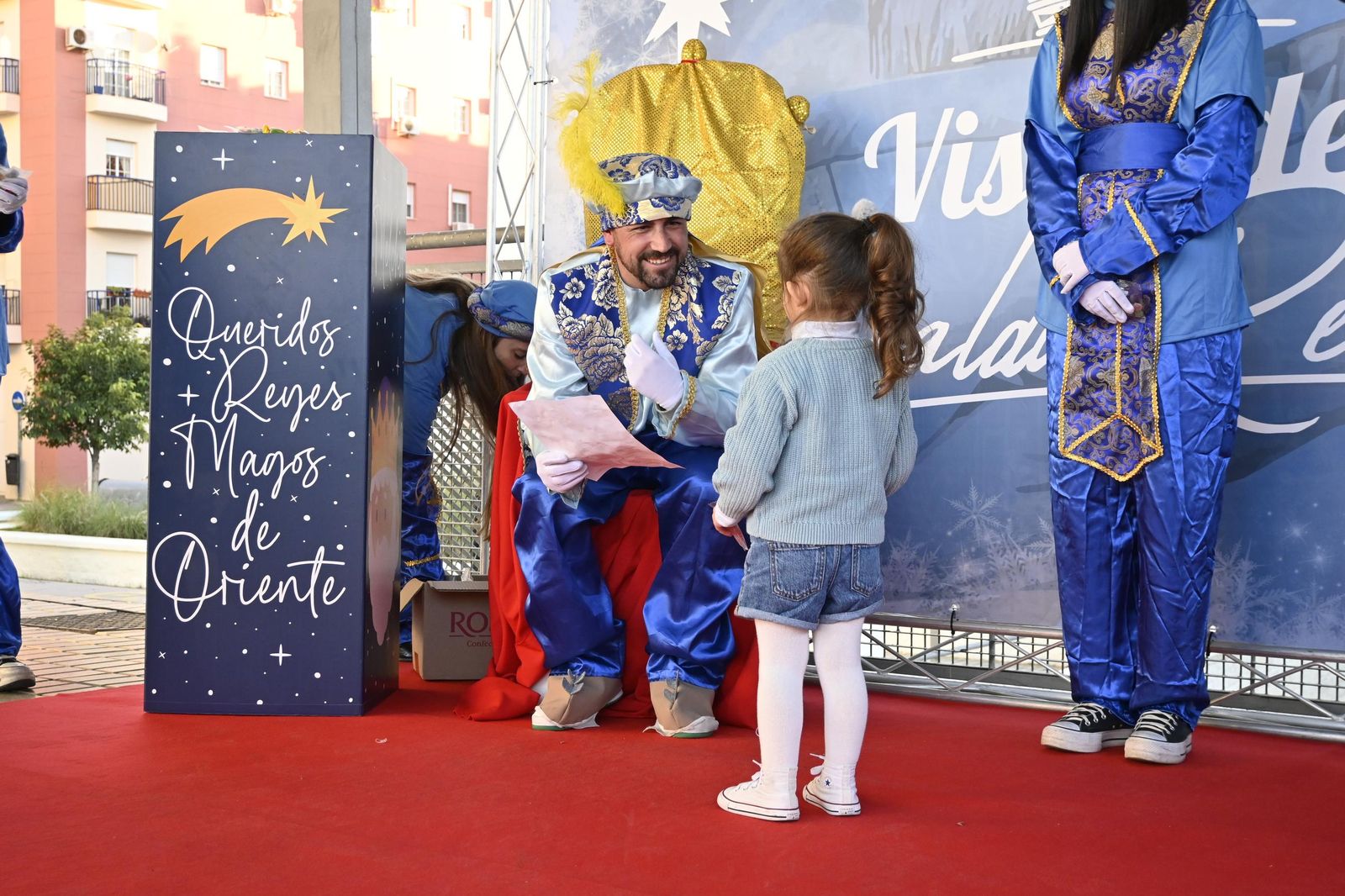 Recogida de cartas del paje real en la plaza Miguel Raya en el Molino, en imágenes