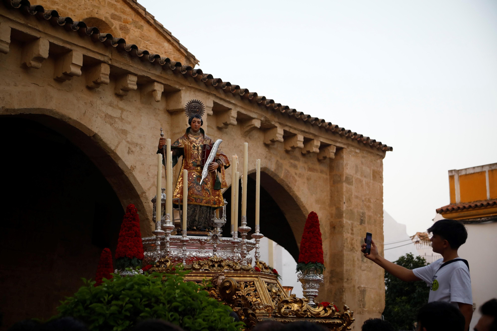 La procesión de San Lorenzo Mártir en Córdoba, en imágenes