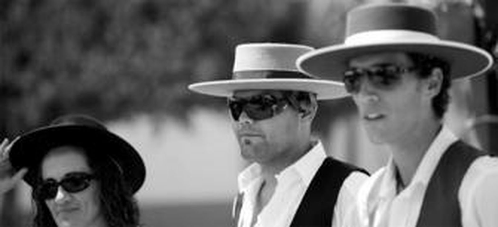 El sombrero se convierte durante las fiestas en el mejor elemento para contrarrestar el sol de la Feria de día.