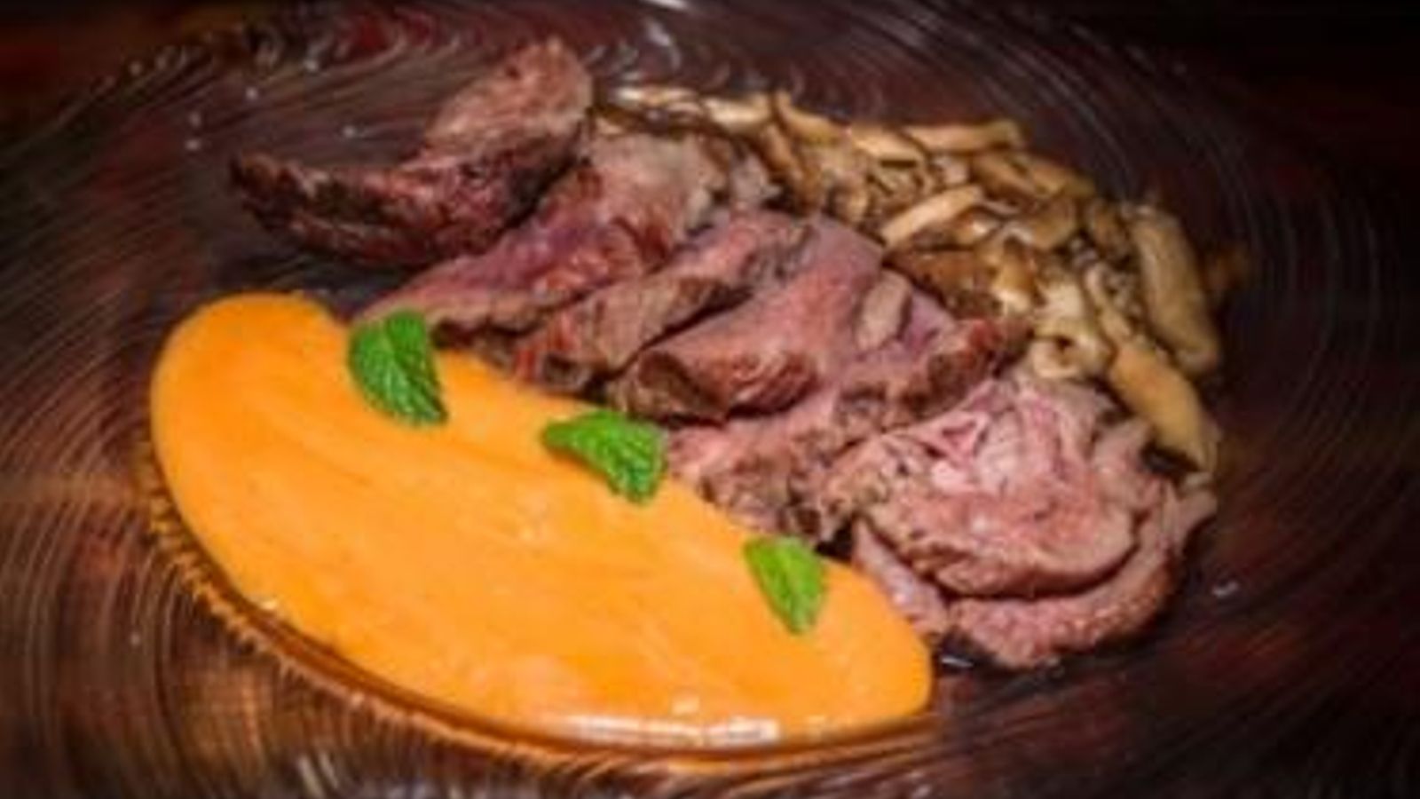 La comida que se sirve en It´s Vietnam destaca por su increíble sabor y se debe a la calidad con la que el jefe de cocina Quang Ang Nguyen la prepara.