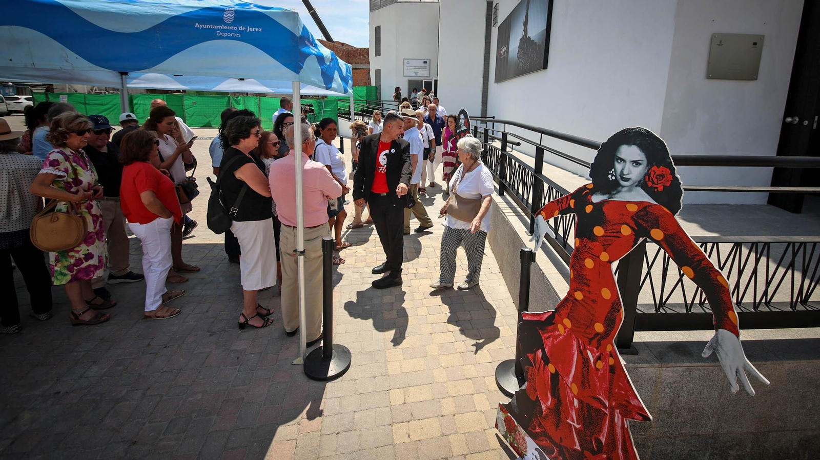Colas en la primera jornada de puertas abiertas al Museo Lola Flores en Jerez