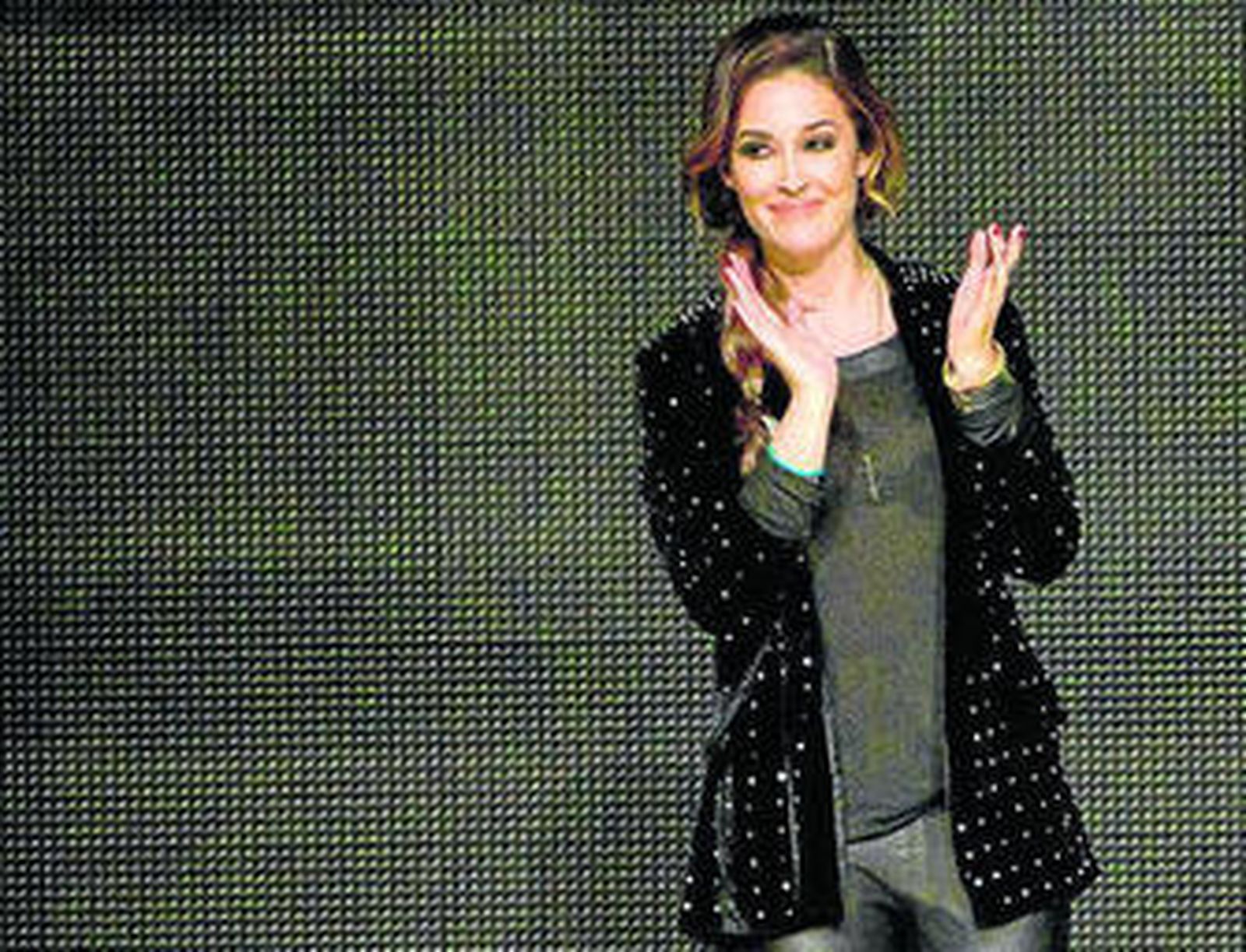 Vicky Martín Berrocal sale con el cantante Lin Cortés