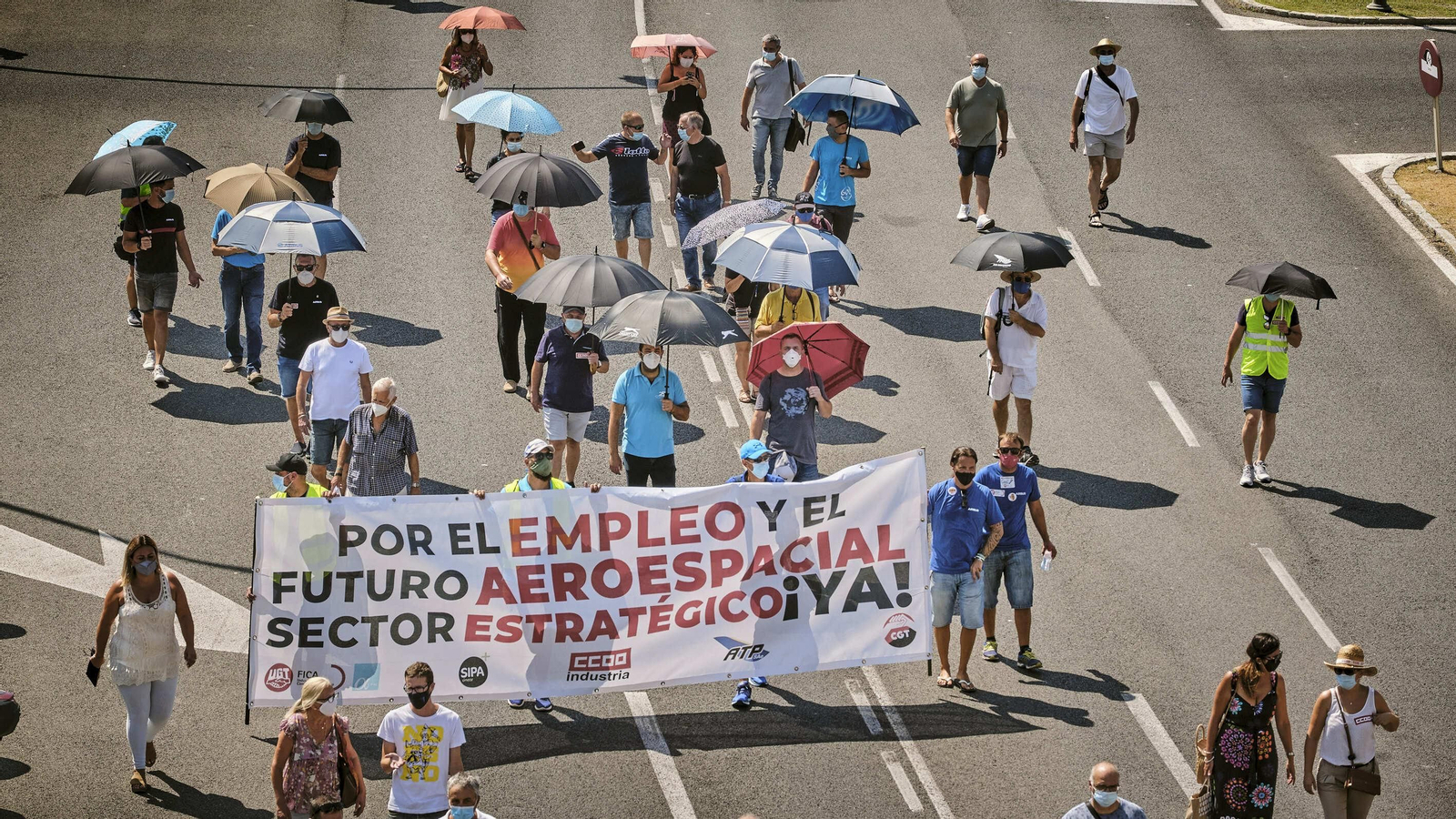 Manifestación de trabajadores de Airbus y sus familiares en defensas de sus empleos.