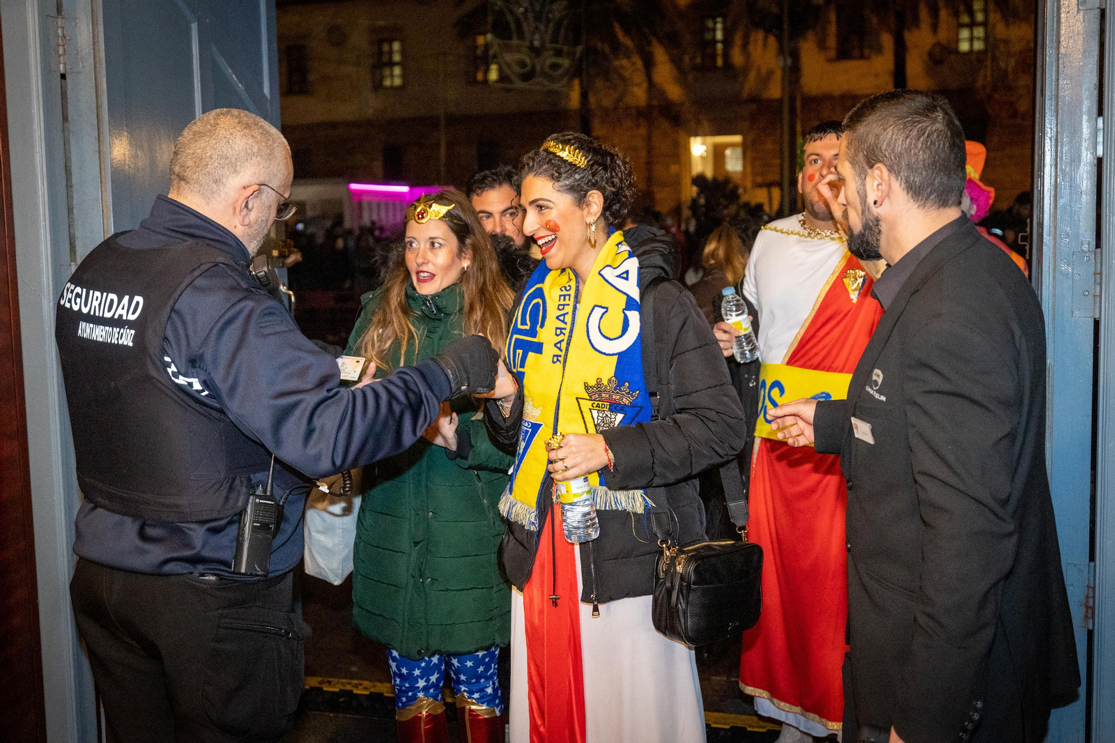 Búscate entre las mejores imágenes de la final del COAC 2024 del Carnaval de Cádiz