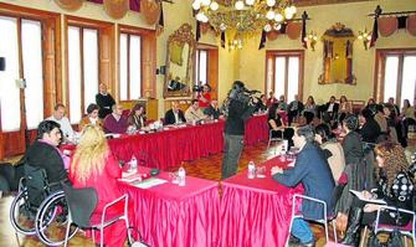 Consejo Provincial de Atención a Personas con Discapacidad presidido por Gonzalo Rivas en la Delegación del Gobierno de la Junta.