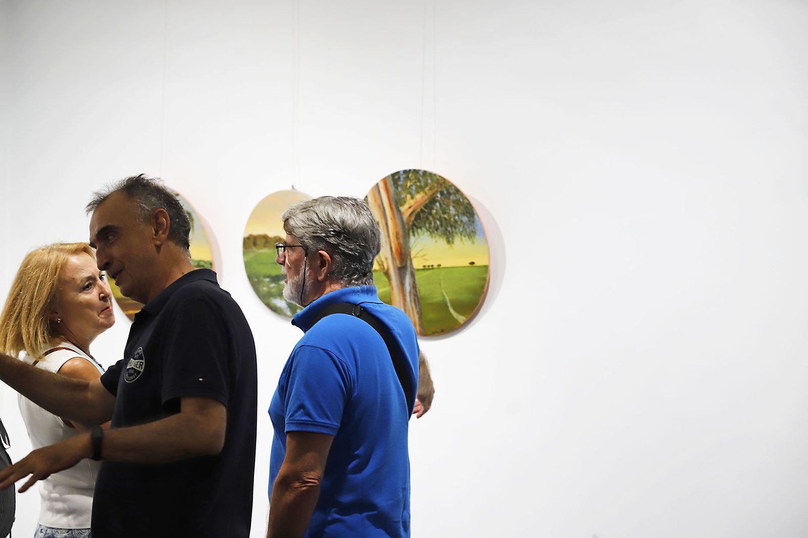 Imágenes de la inauguración de la exposición 'Pasajes y Paisajes de Doñana' de Juan VIlla