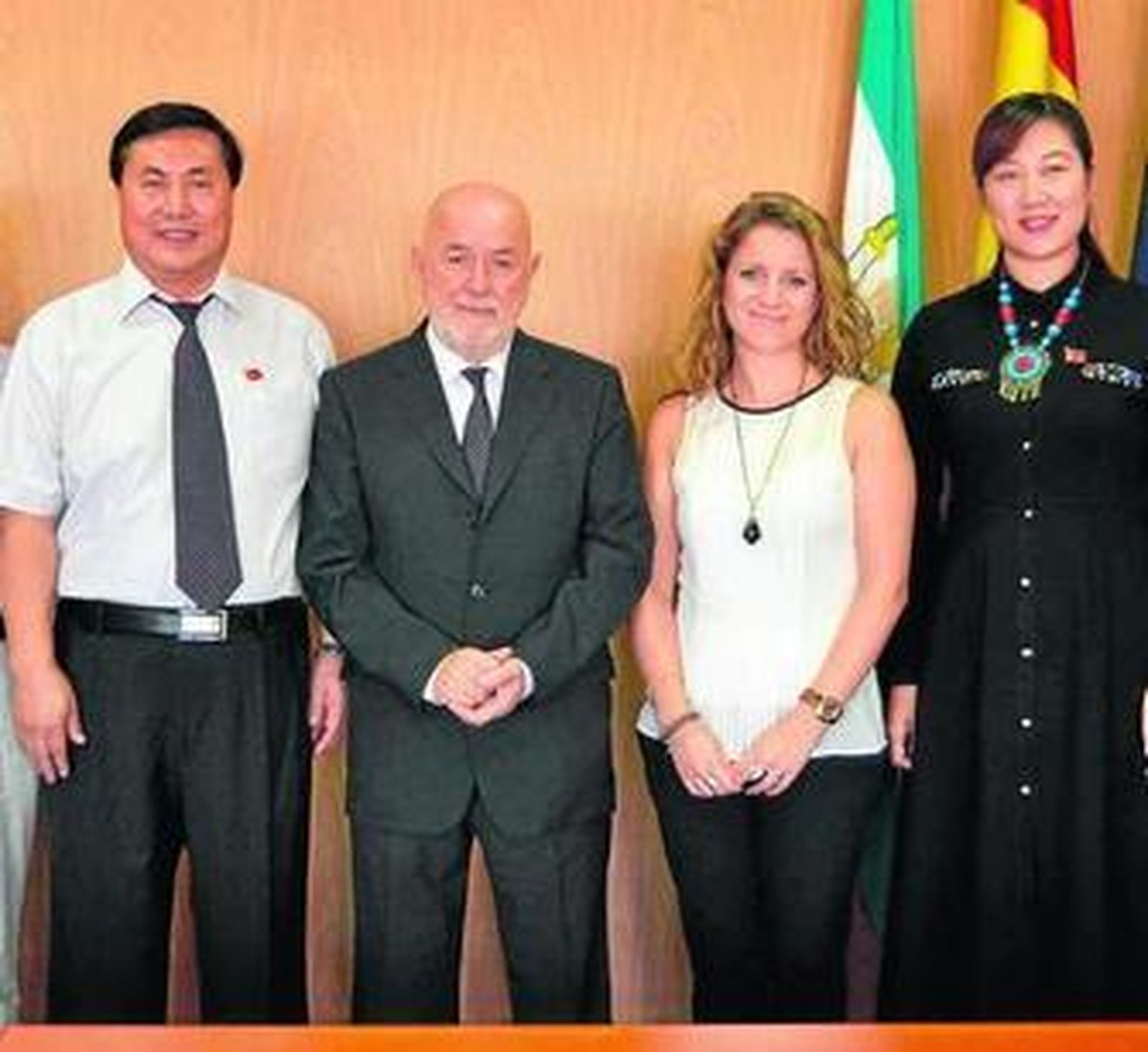 Jianzhong Sun, rector de la Universidad de Hebei, junto a Pedro Molina.