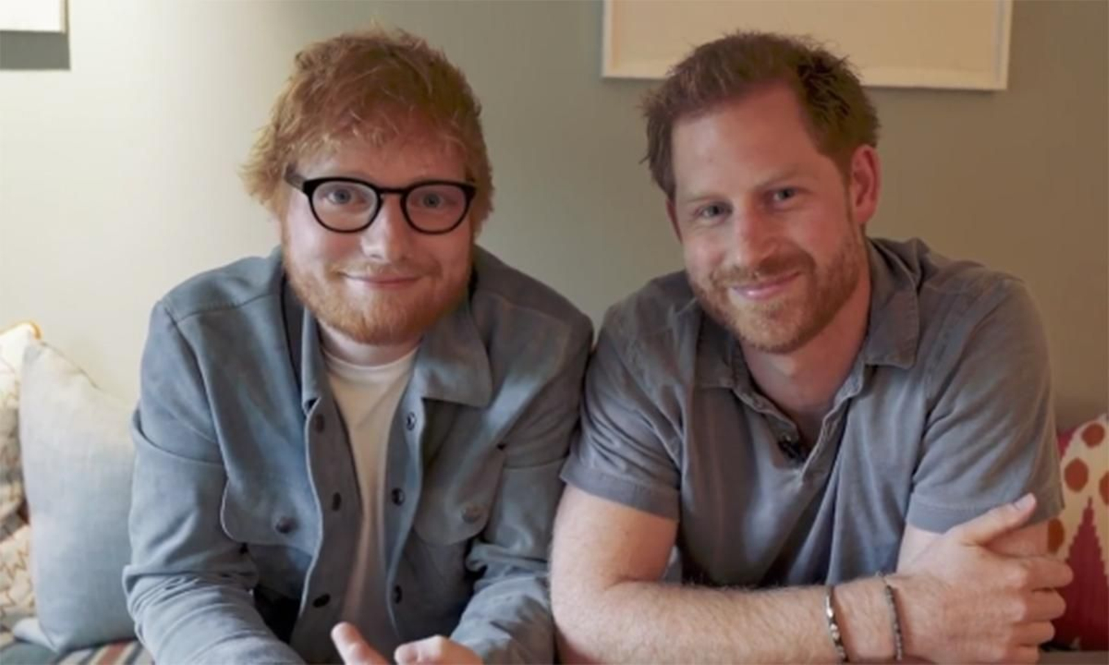El príncipe Enrique de Inglaterra y Ed Sheeran, en una foto compartida en sus redes.