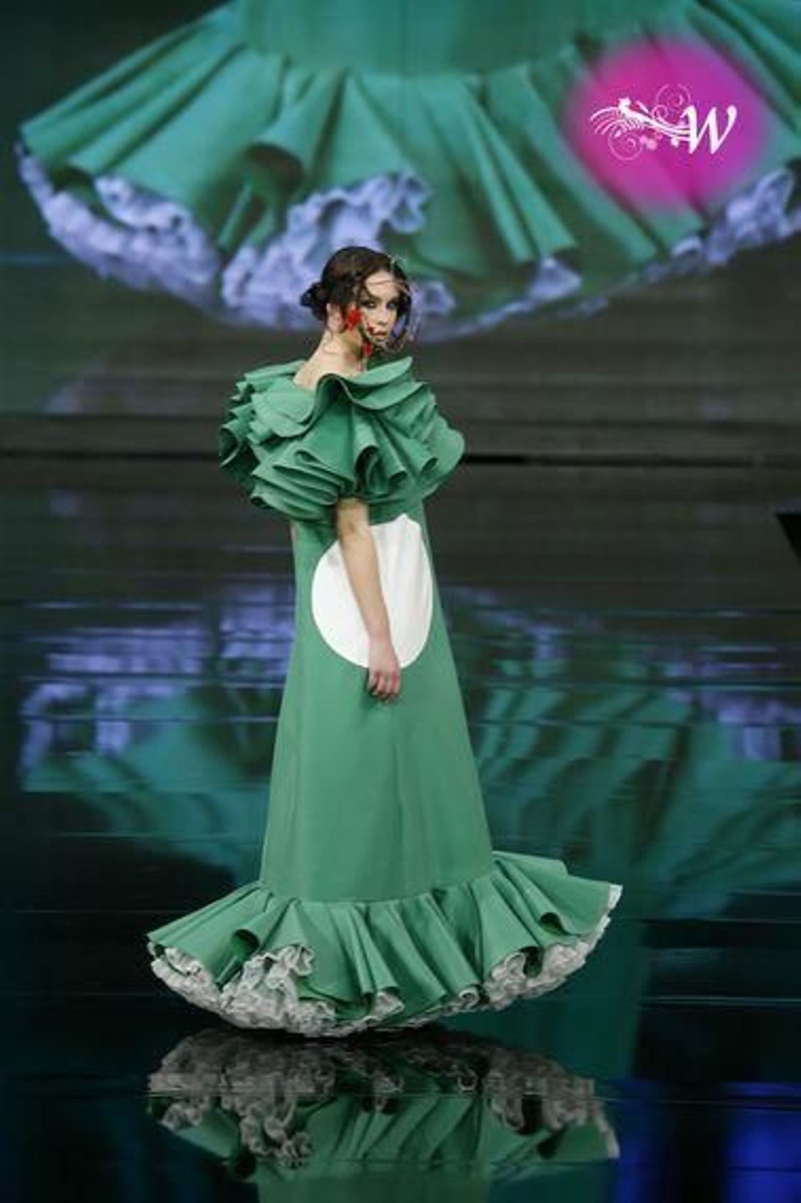 Así ha sido el desfile de Gil Ortiz en SIMOF 2020, todas las fotos de su colección de flamenca