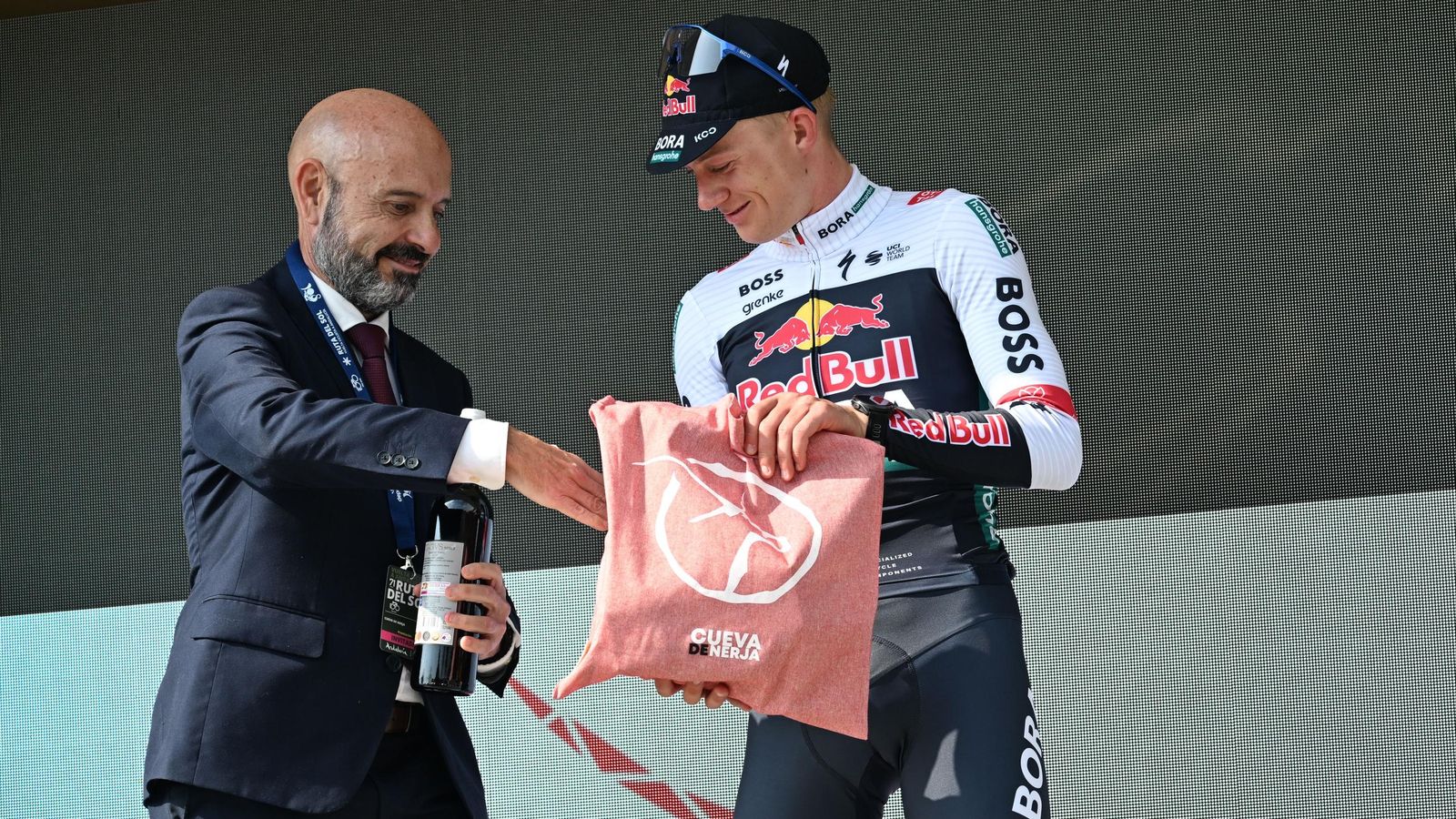 Las mejores imágenes de la primera etapa de la Vuelta Ciclista a Andalucía Ruta del Sol.