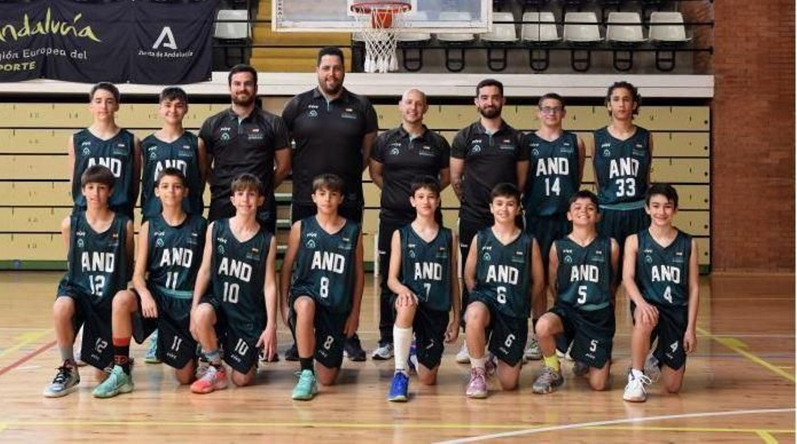 La selección andaluza mini, con el linense Bruno Parra (11)