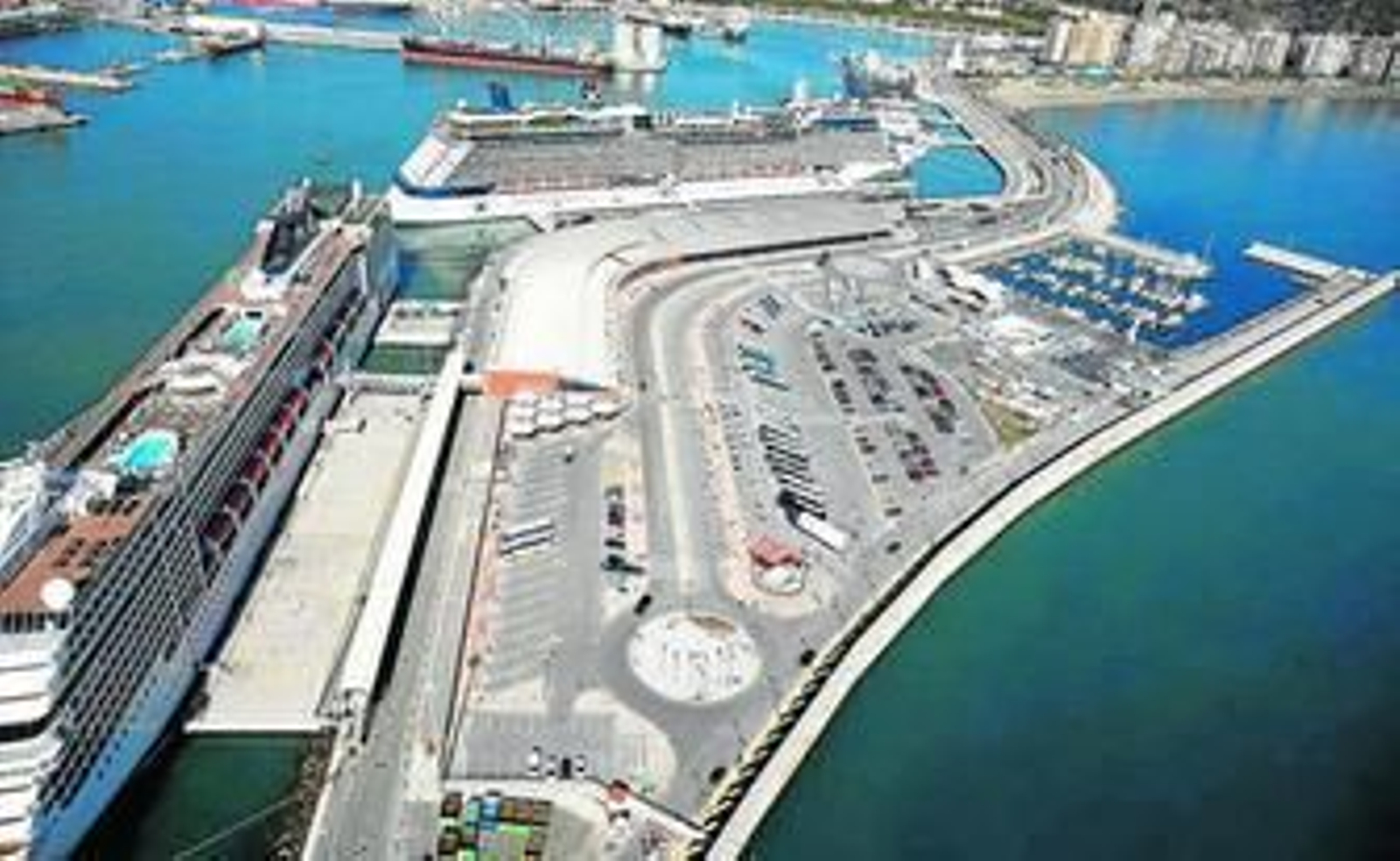 Parcela del puerto reservada para el hotel de lujo.