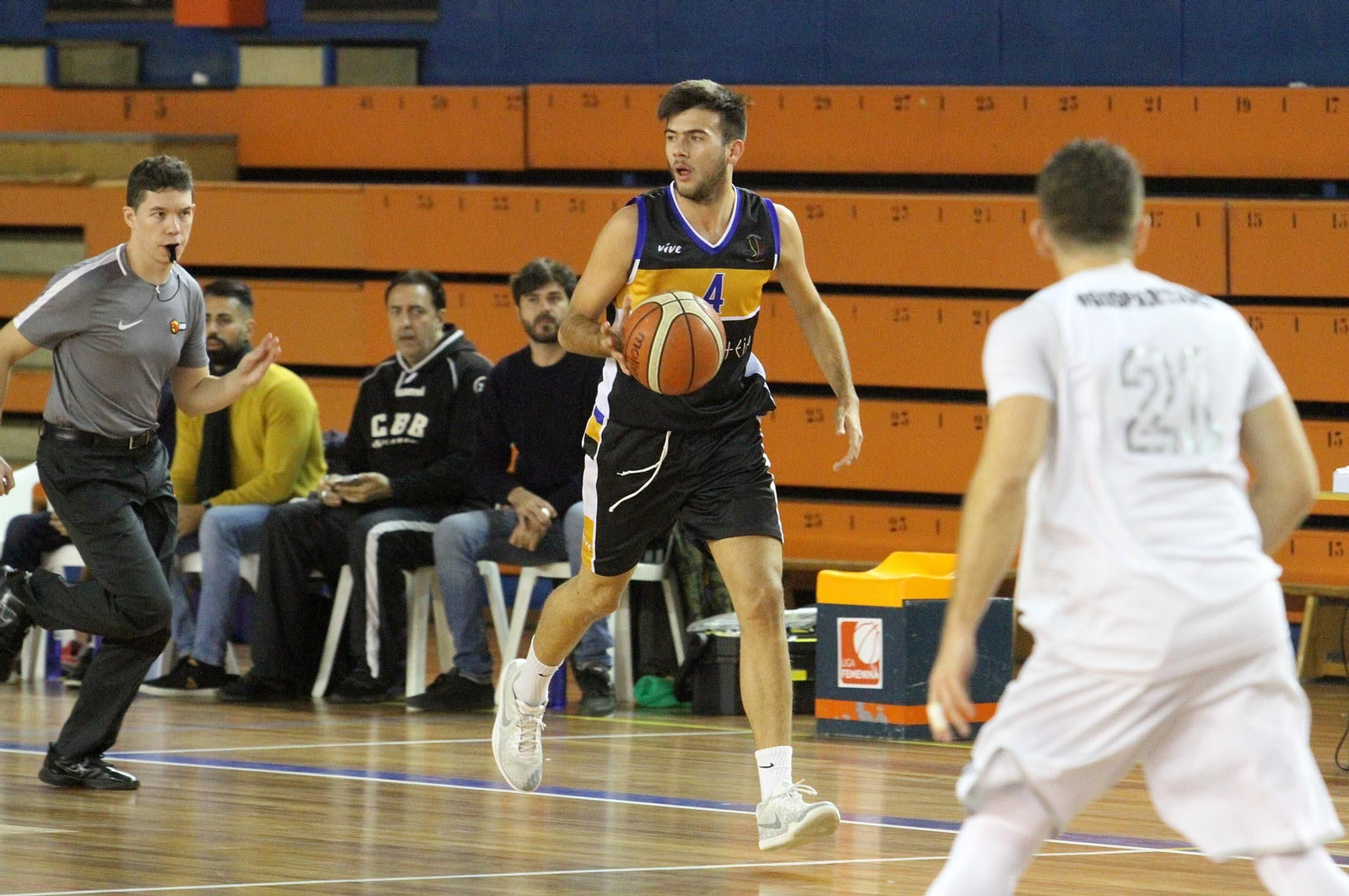 El base Pablo Martínez, durante un partido la pasada campaña en el Estrada.