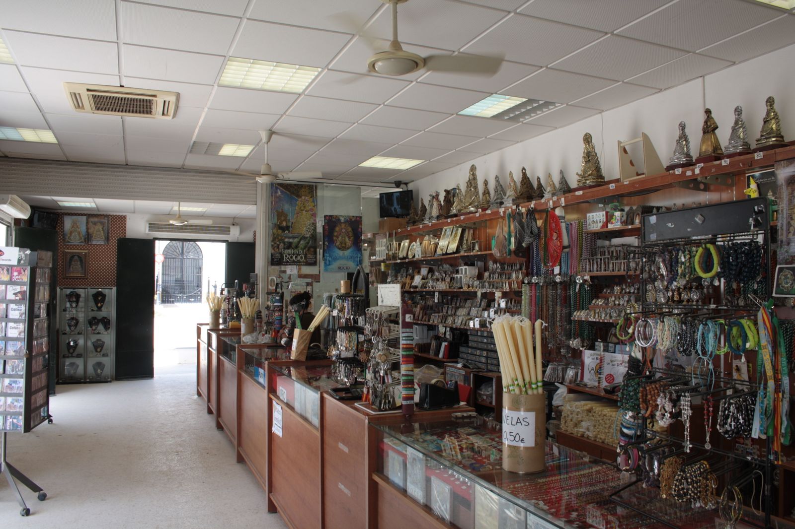 Tienda situada junto a la ermita rociera