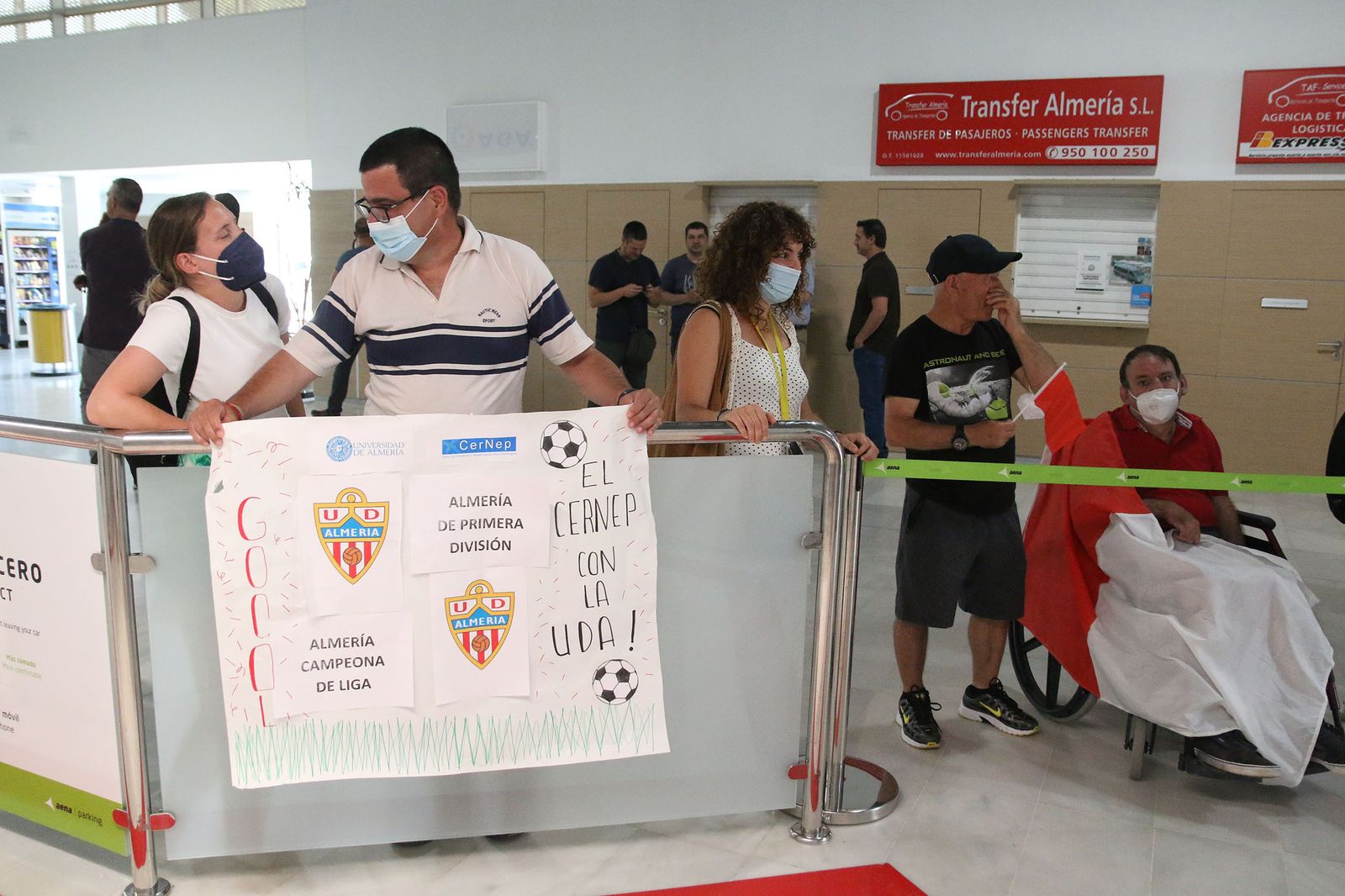 Fotogalería de la llegada de la UDA al aeropuerto de Almería