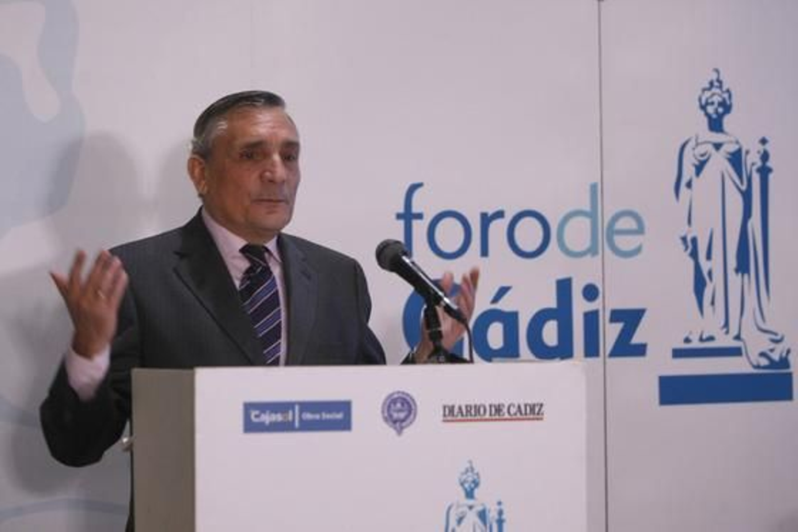 Jesús Quílez, en el momento de su presentación/Fotos:José Braza

Foto: Jose Braza