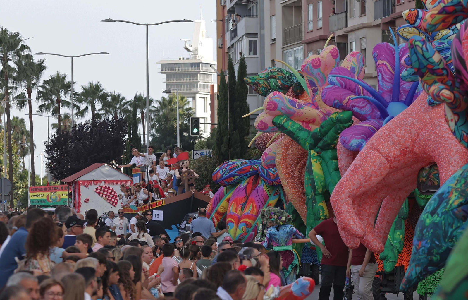 Búscate en las fotos de la cabalgata de la Feria Real de Algeciras 2025