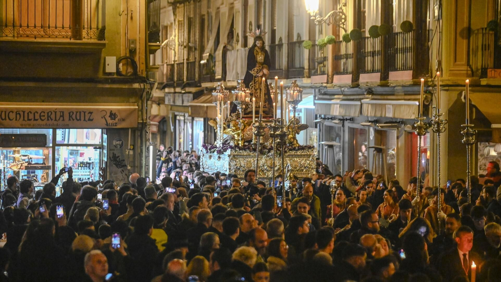Fotogalería: Así vivió Granada el Vía Crucis Oficial de la Semana Santa 2025