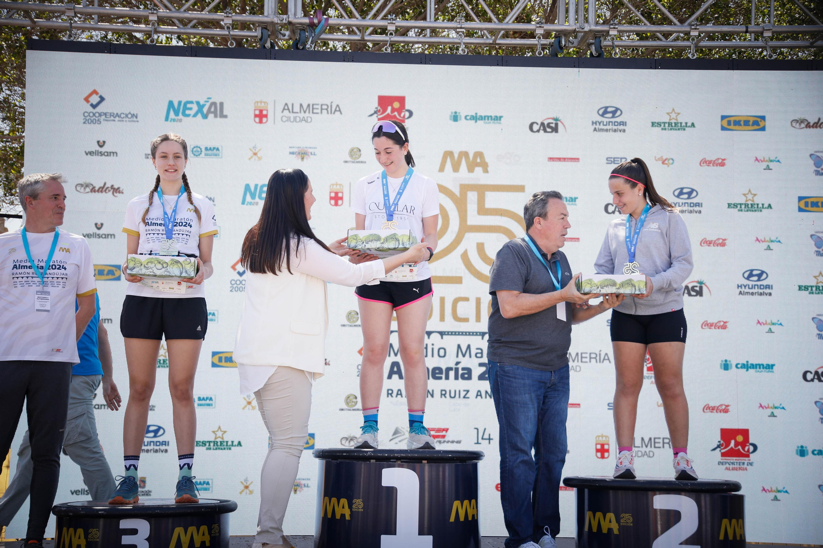 Imágenes de los premiados en la Media maratón de la Cuidad de Almería