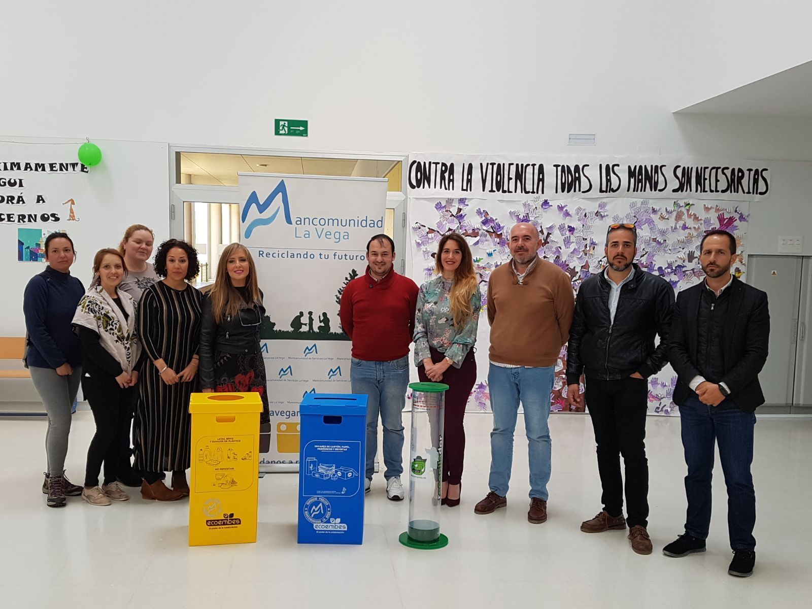 Acto de entrega de las papeleras de recogida selectiva.