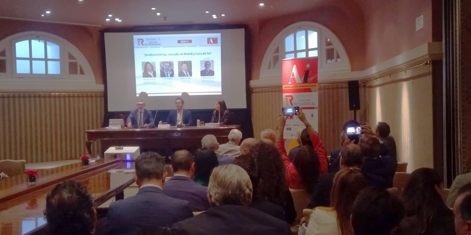 Una mesa de la VXII Jornada de Turismo residencial.