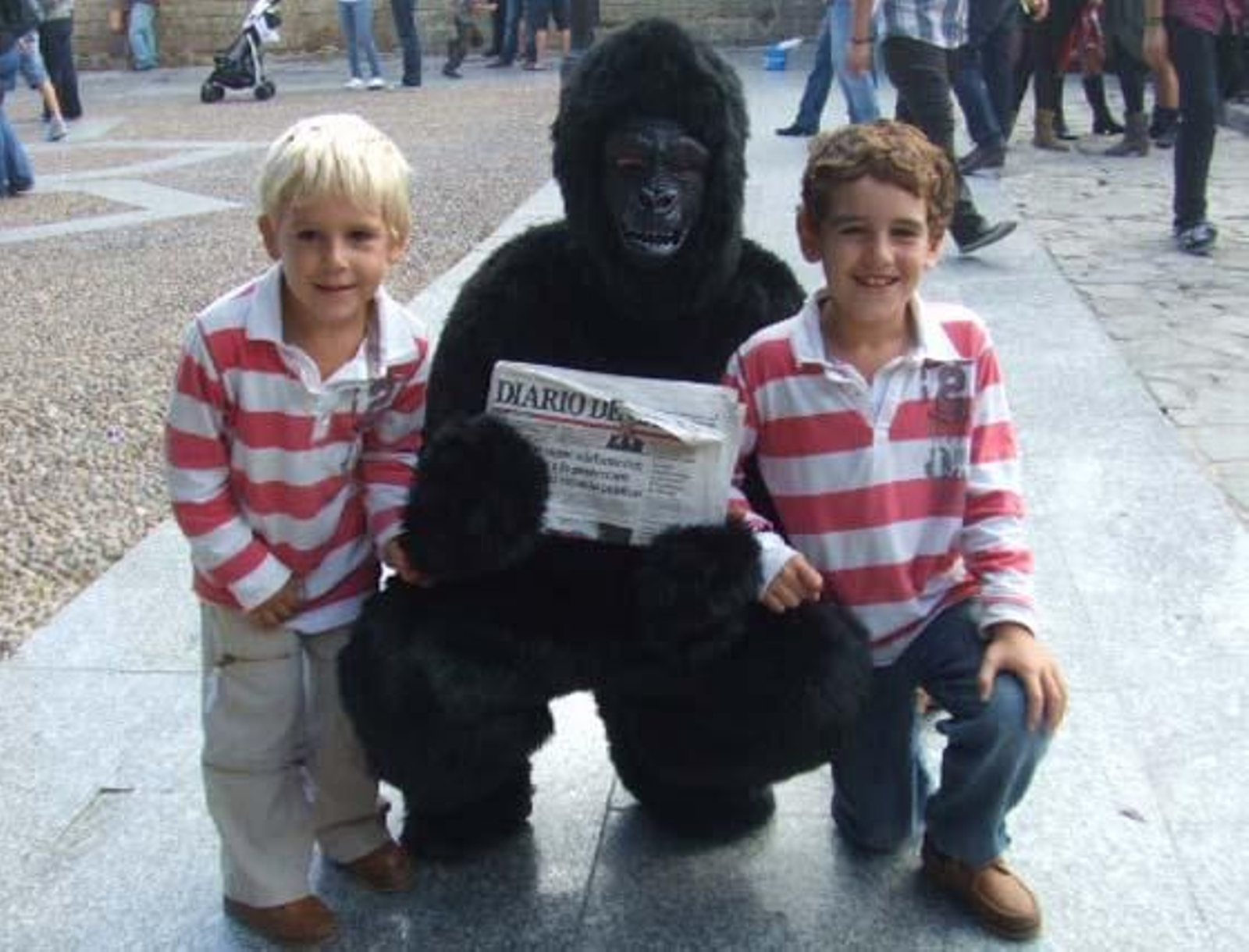 Iba para hombre, pero se quedó en mono. Eso sí, un mono muy leído, que va con su Diario a todas partes. Si te encontraste con nuestro particular monkey el sábado, búscate en esta galería. 

Foto: Senda