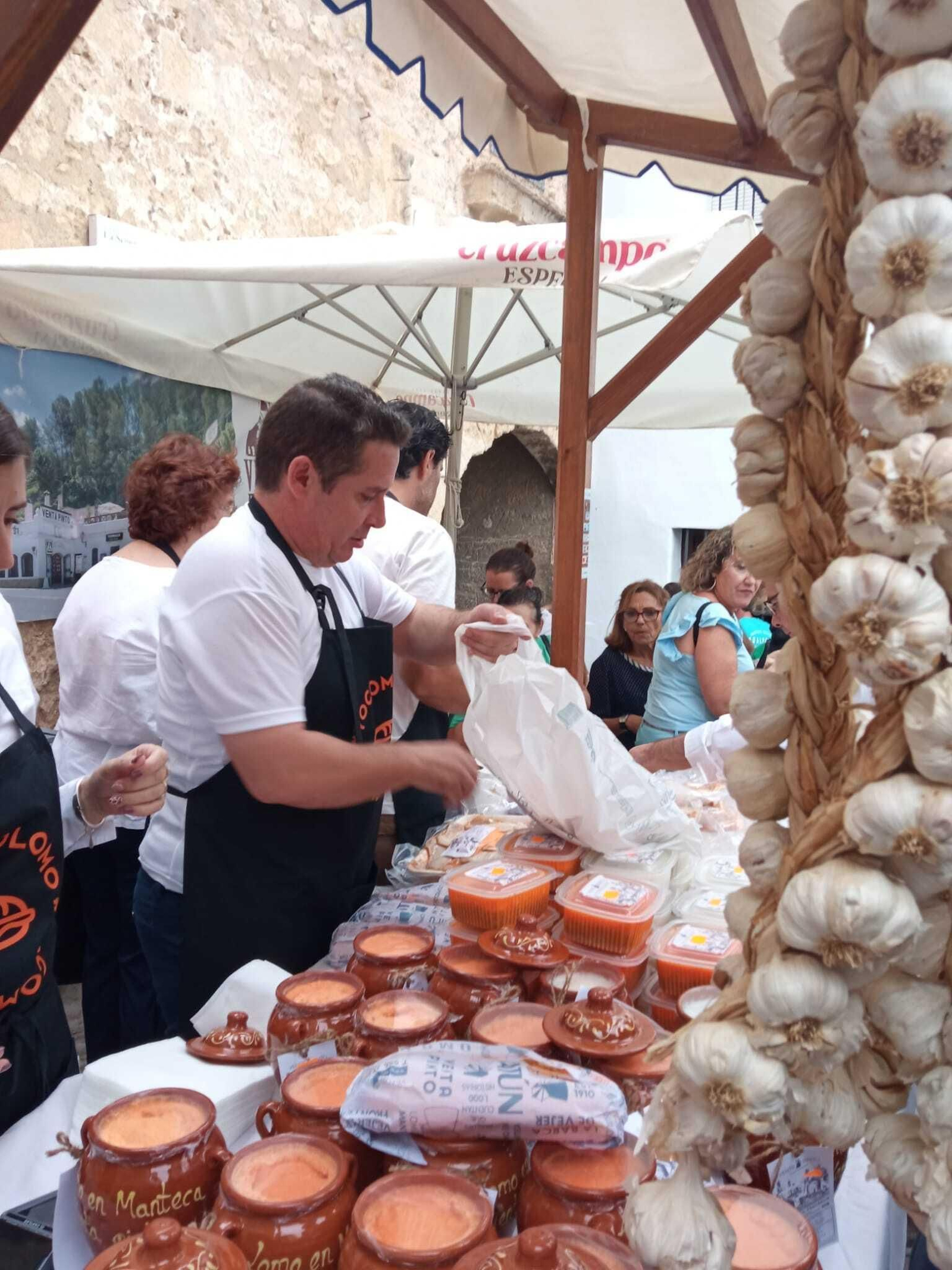 Imágenes del día del lomo en manteca, que llena Vejer