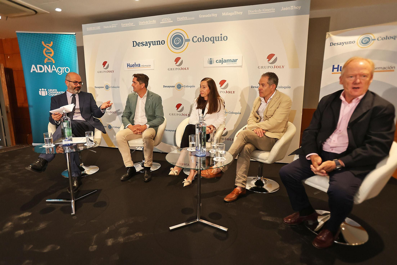 Las imágenes en el desayuno-coloquio de Grupo Joly 'Frutos rojos: retos de un futuro sostenible'