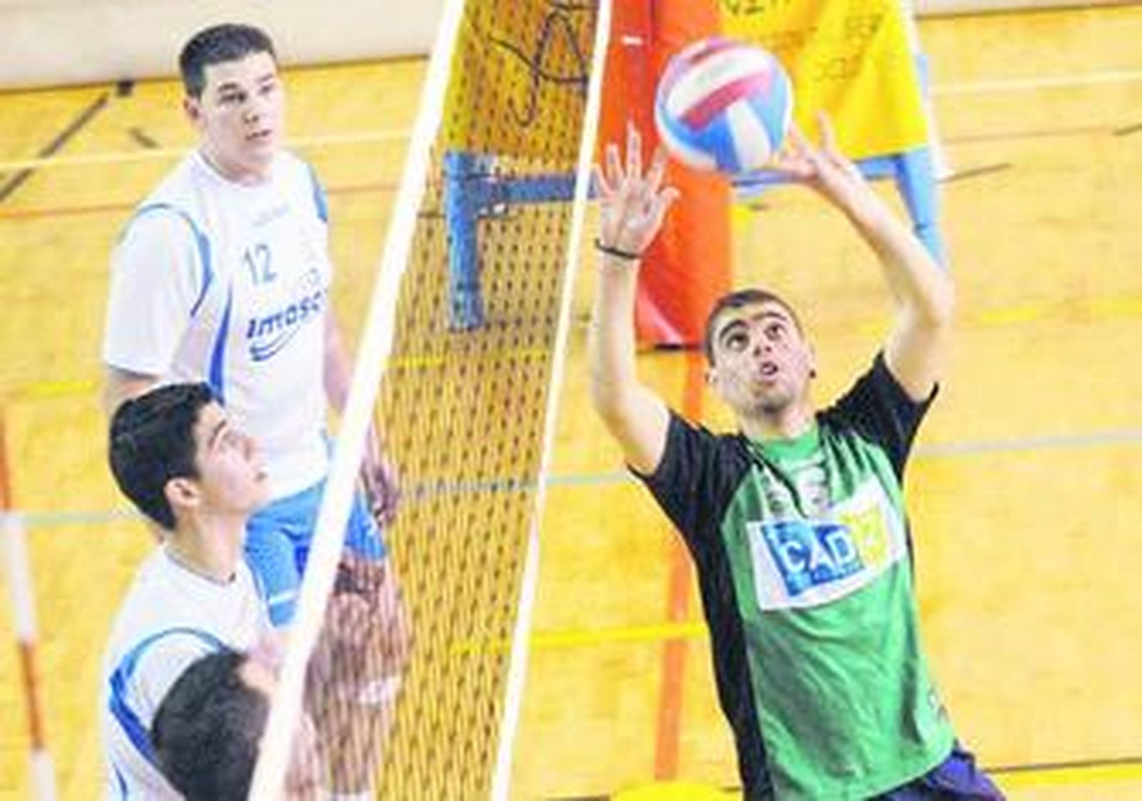 Lance del encuentro entre el Emsisa y el Arahal del pasado sábado.