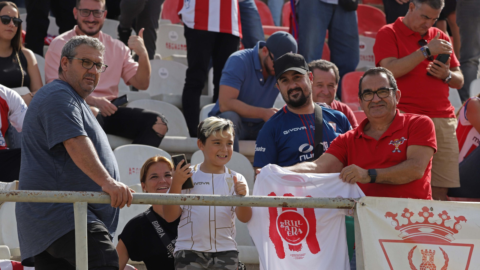 Fotos de la afición en el Nuevo Mirador
