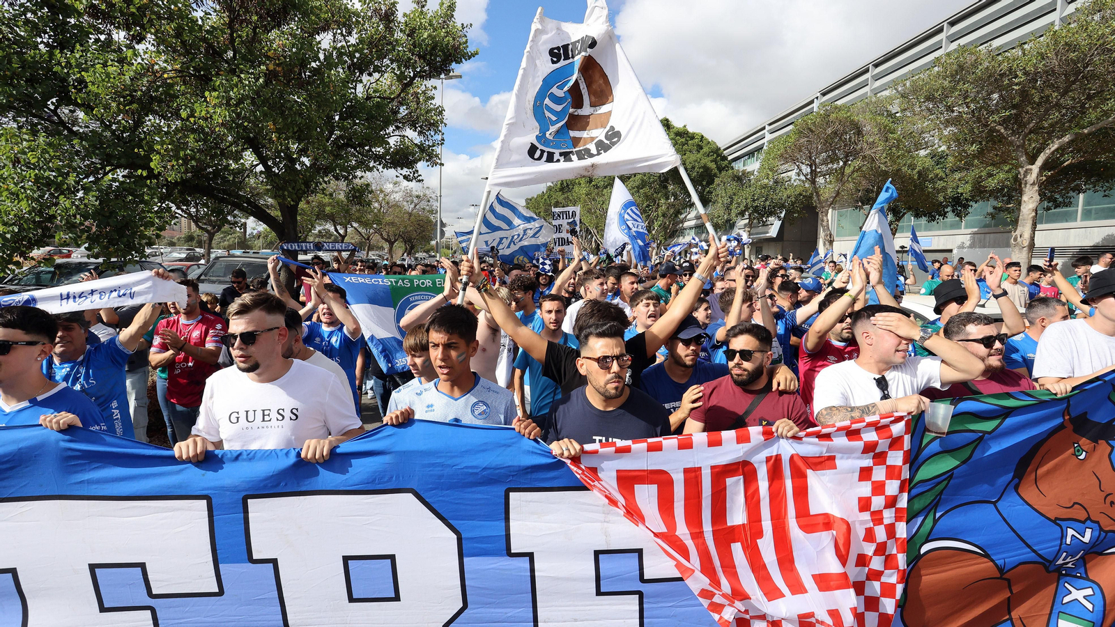 Búscate en el partido entre el Xerez DFC y Ceuta B en Chapín