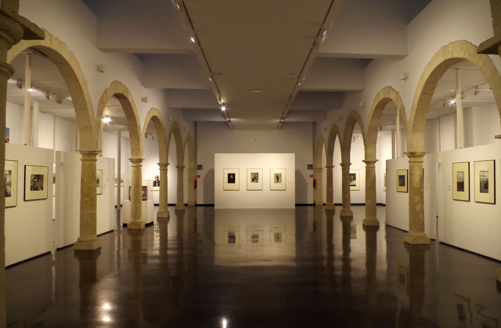 Una de las salas de exposiciones del Centro Andaluz de la Fotografía.