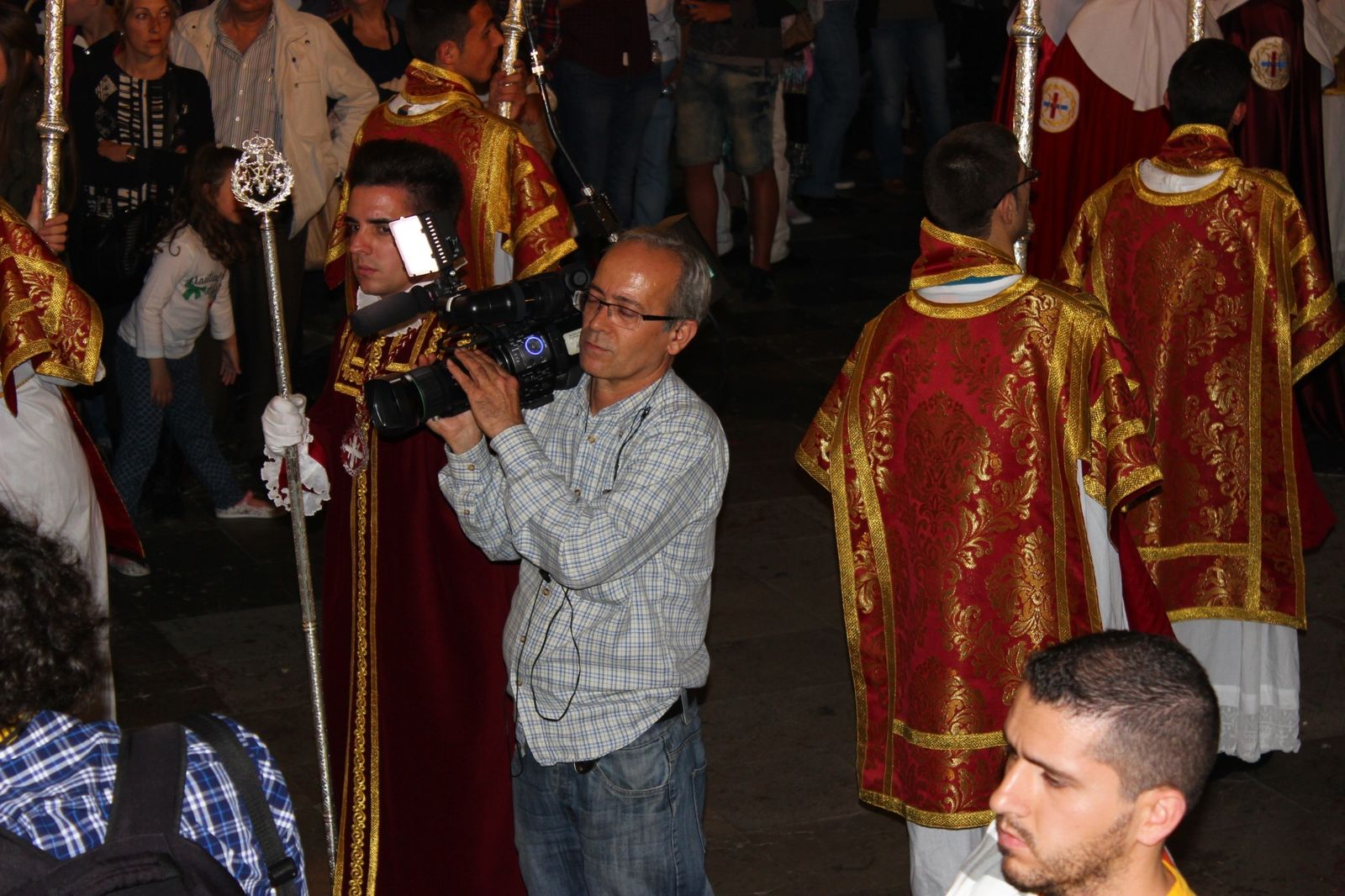 Fernando Rodríguez, con su cámara en una Semana Santa.
