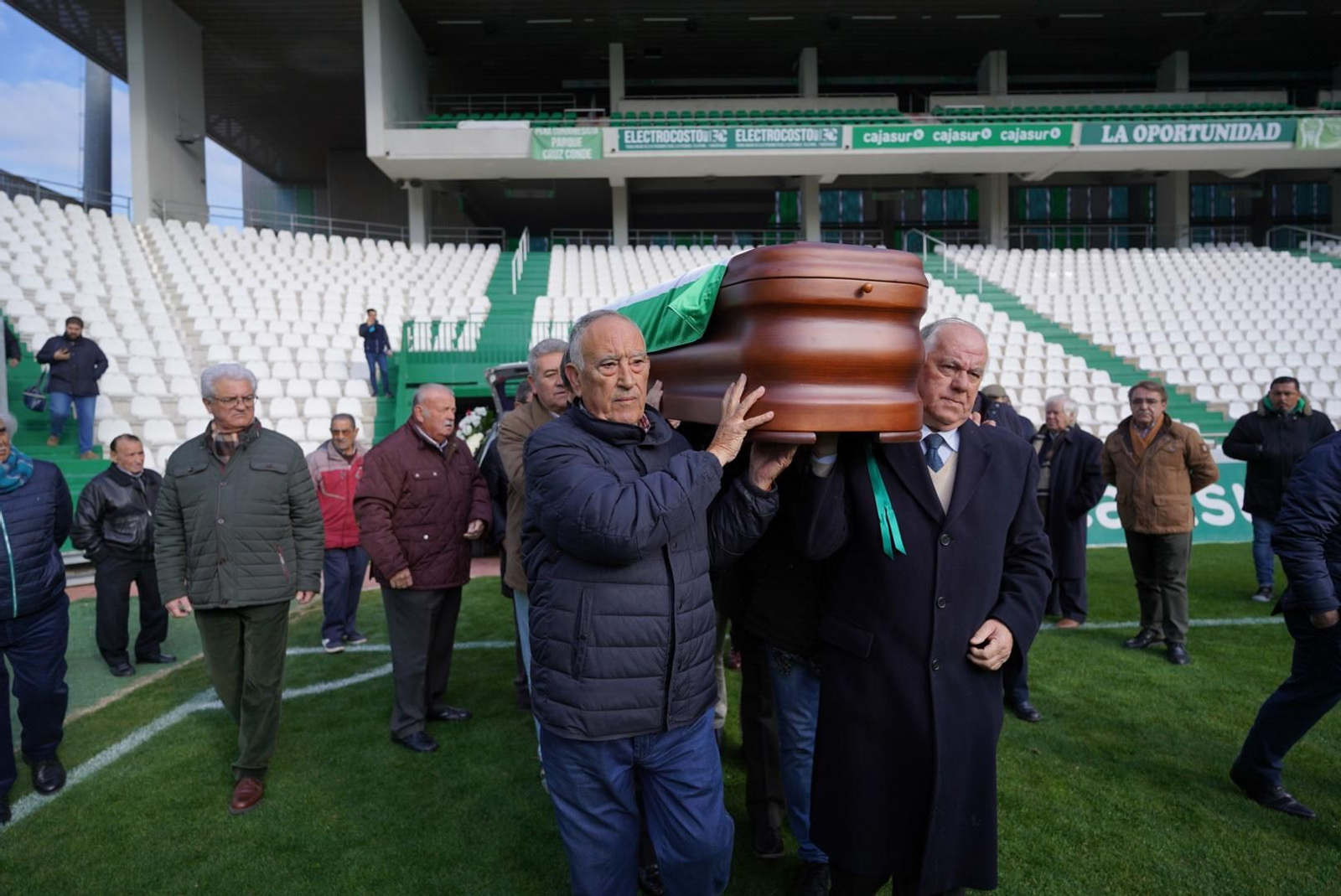 El último adiós a José Luis Navarro en El Arcángel
