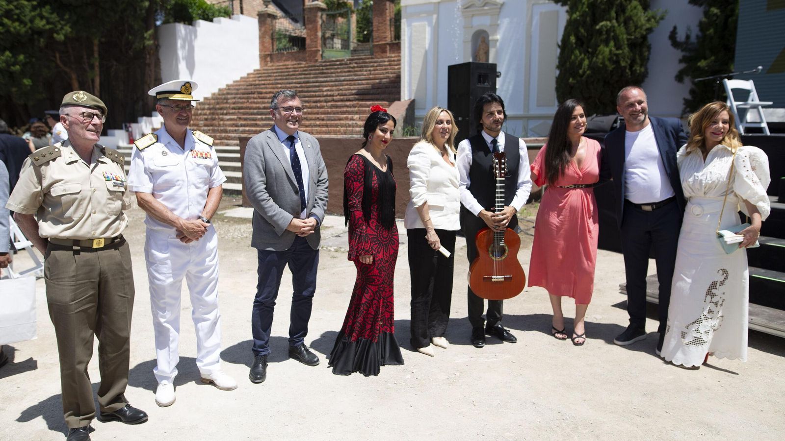 Ha habido autoridades y un acto de celebración.