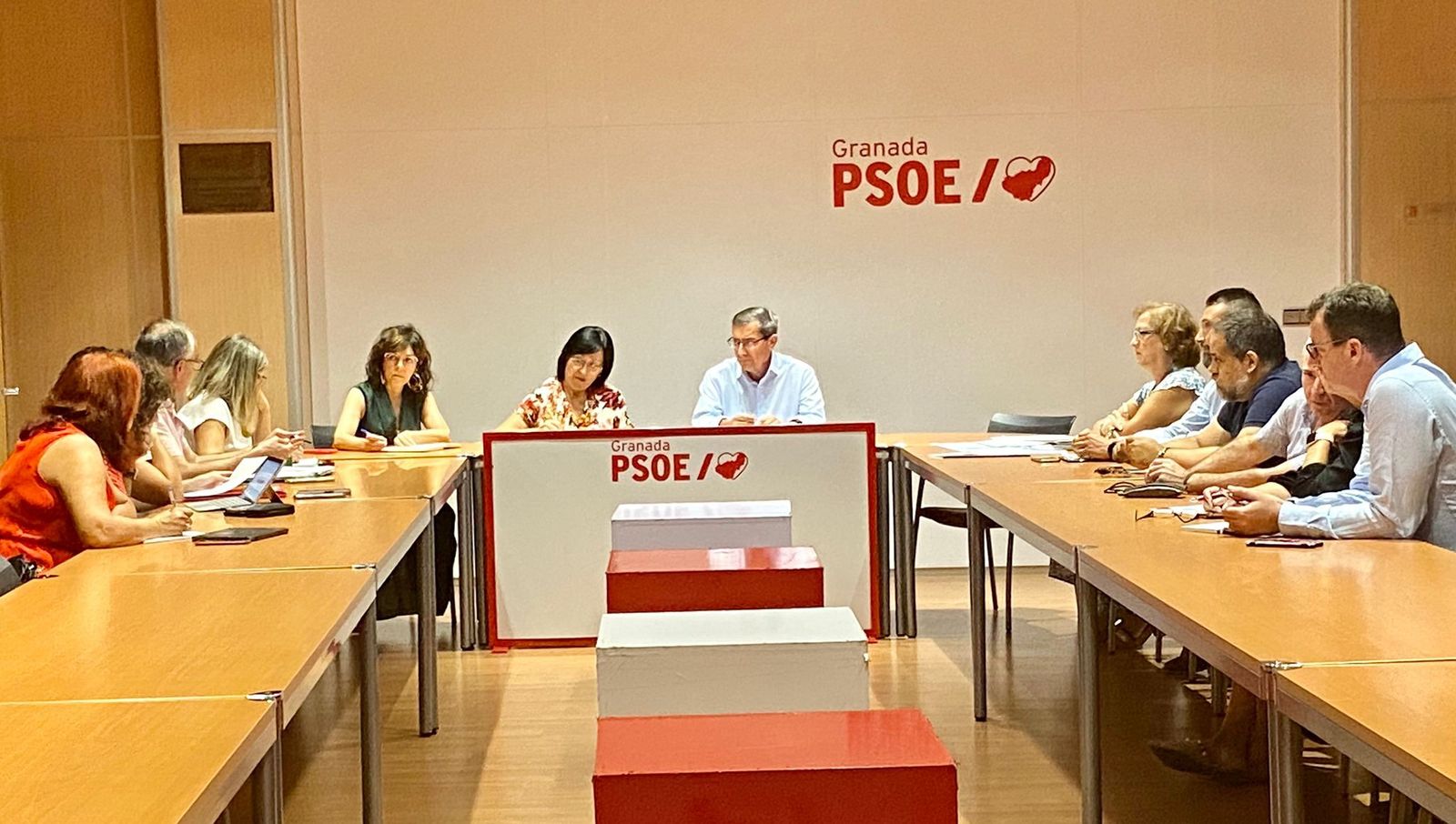 Encuentro del PSOE de Granada con representantes sindicales para abordar las agresiones a profesionales sanitarios