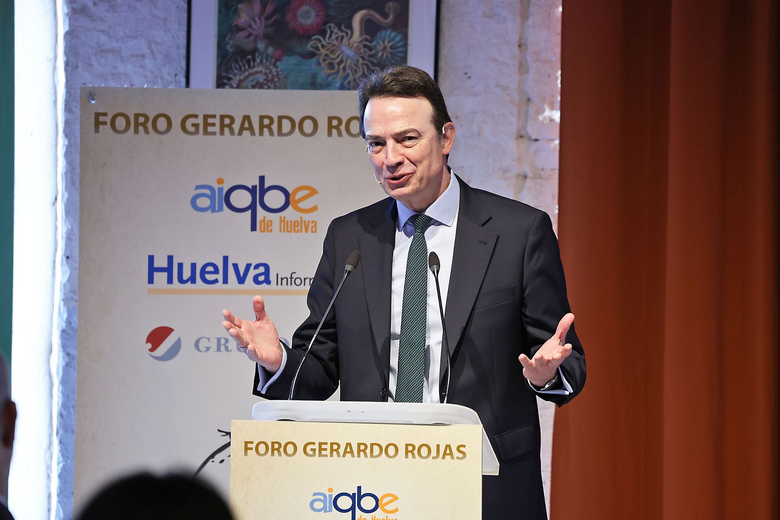 Fotografías del Foro Gerardo Rojas con la intervención de Arturo Gonzalo Aizpiri Consejero Delegado de Enagás