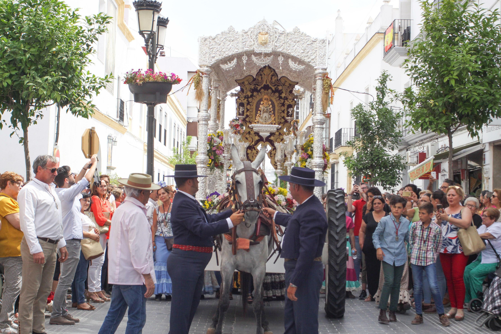 Salida de la Hermandad del Rocío de Chiclana