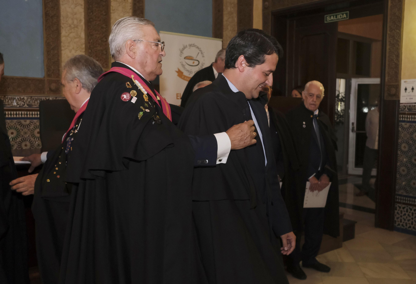 El alcalde de Córdoba es investido Cofrade de Honor de la Cofradía del Salmorejo, en imágenes
