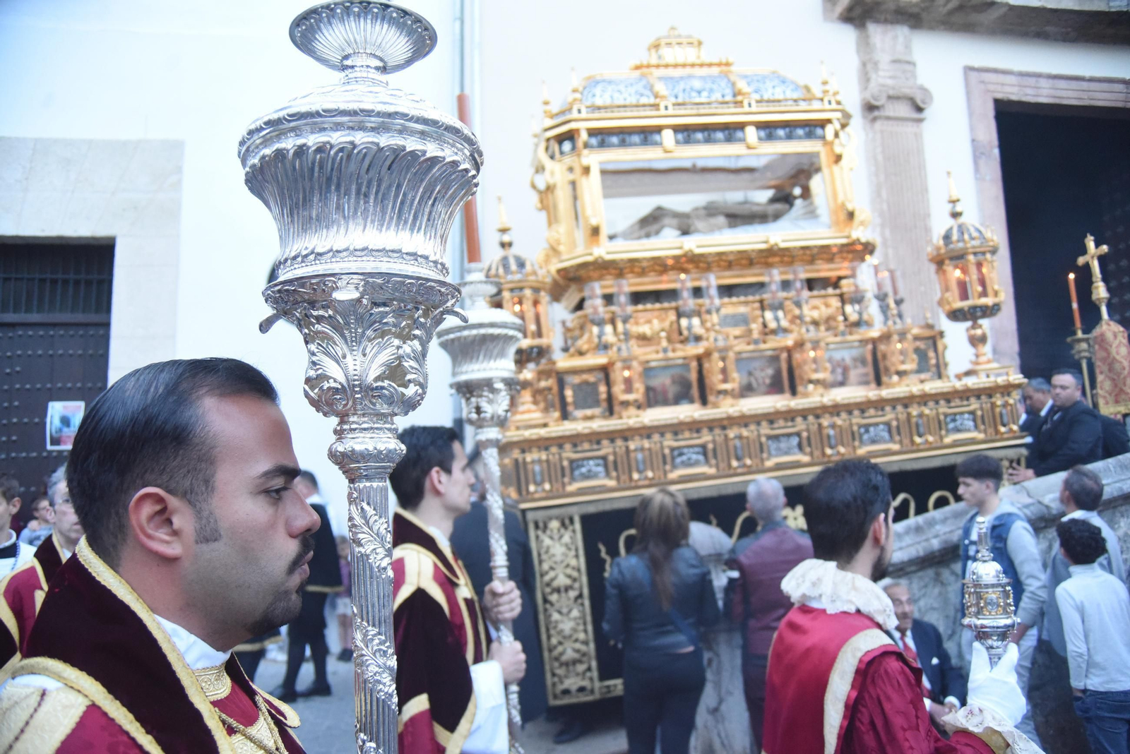 La procesión del Santo Sepulcro en este Viernes Santo de Córdoba, en imágenes