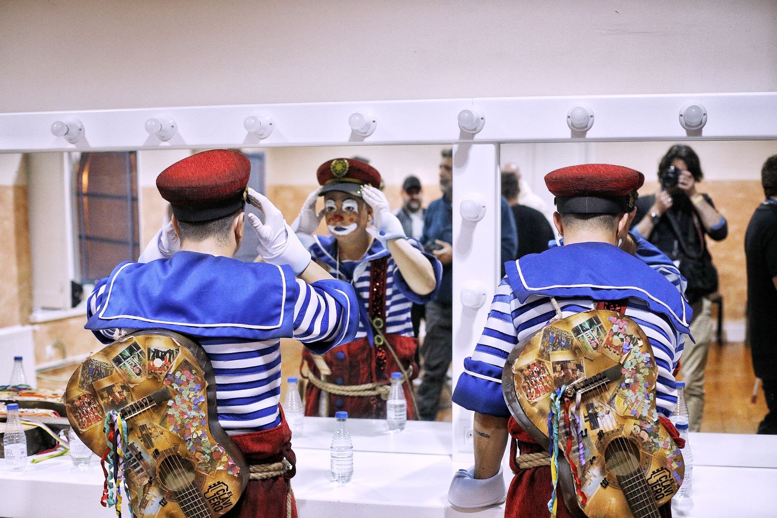 Comparsa Y seguimos cantando