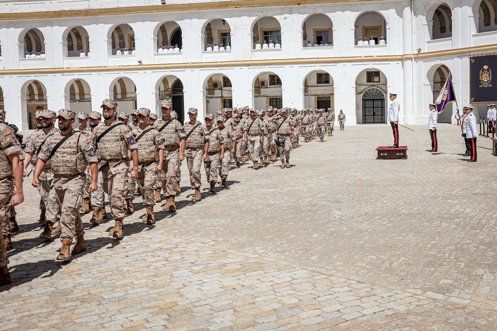 Recibimiento en San Fernando a la fuerza expedicionaria de la Infantería de Marina de regreso de Malí.