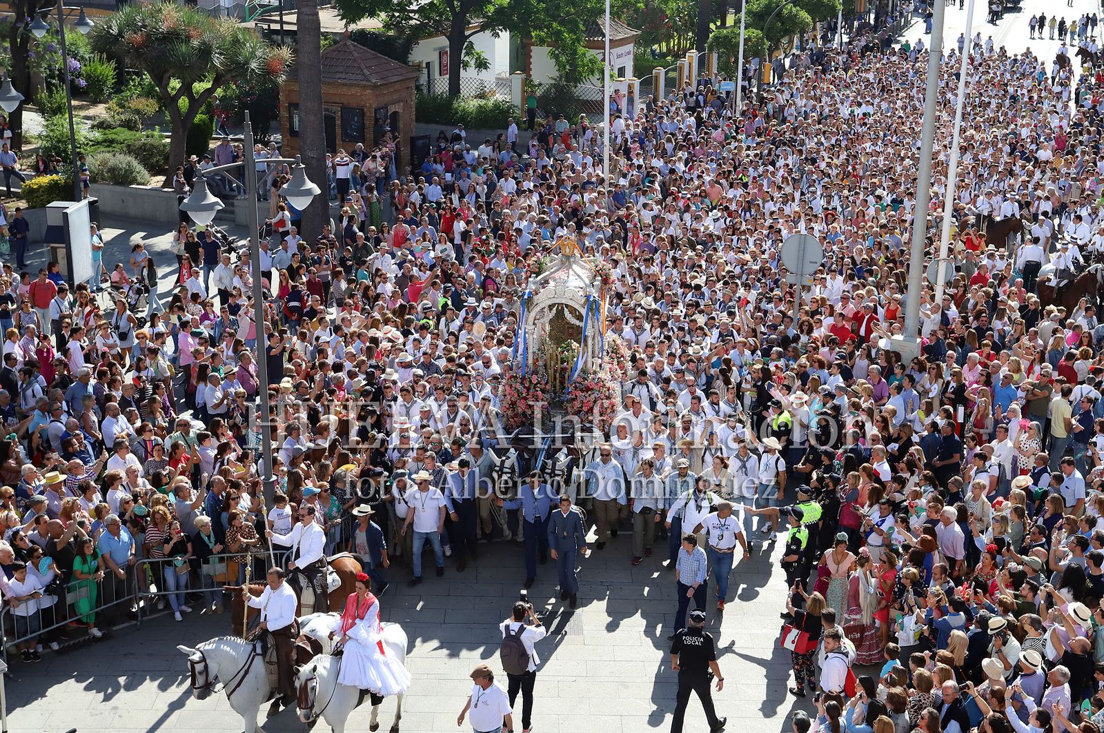 Imágenes de la Hermandad del Rocío de Huelva en su salida. Rocío 2019