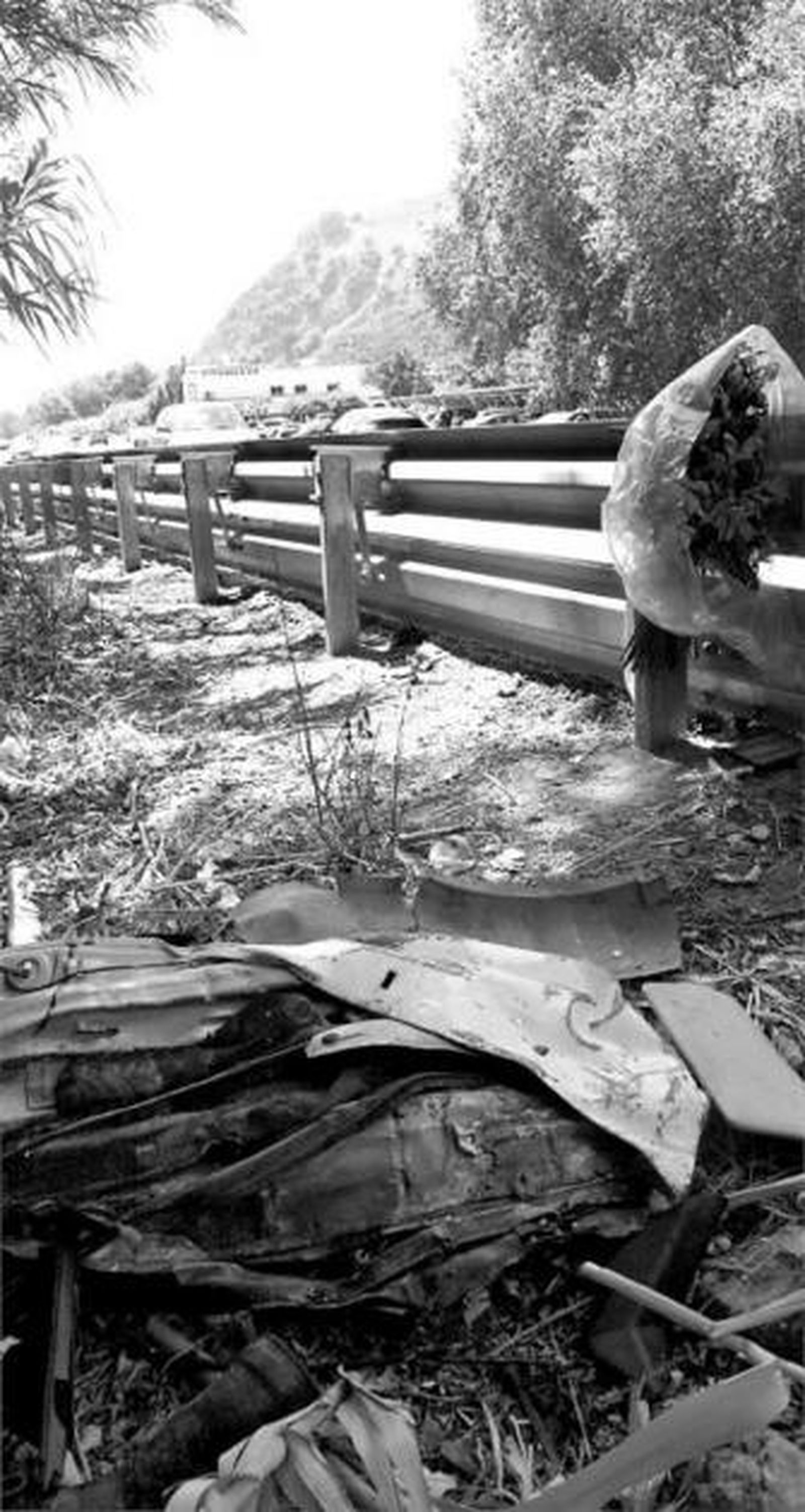Un ramo de flores en lugar donde ocurrió el accidente.