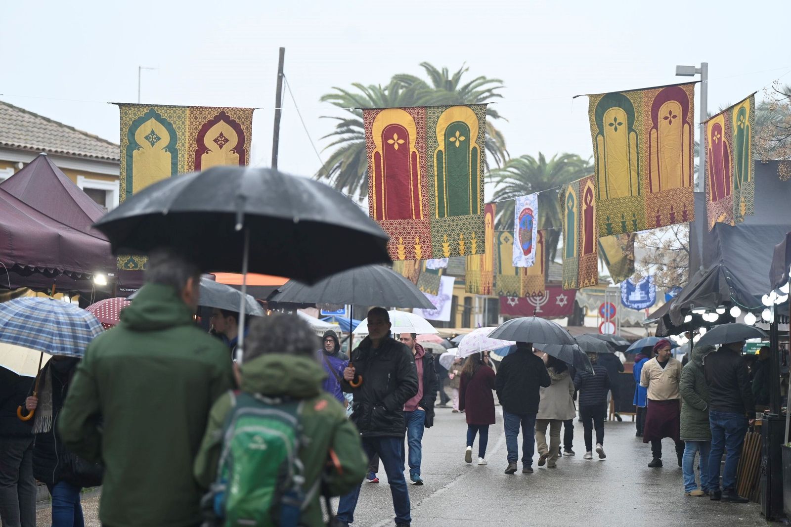 La lluvia desluce el último día del Mercado Andalusí