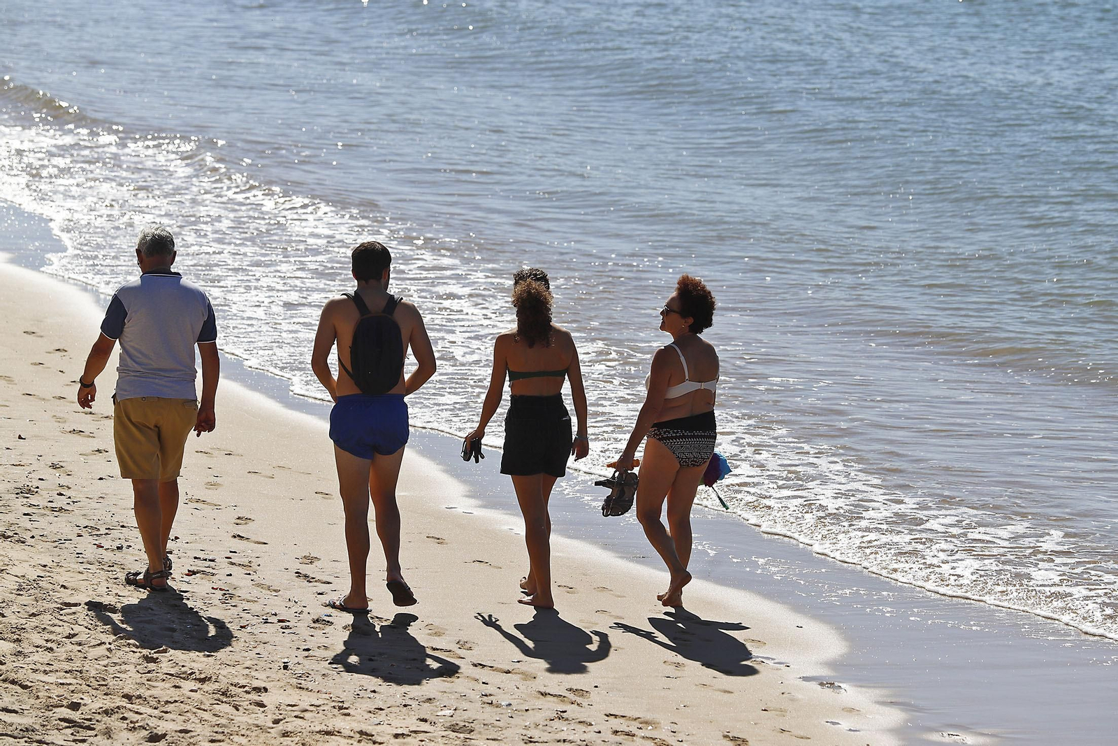 Las playas de Huelva se llenan a finales de septiembre por el buen tiempo
